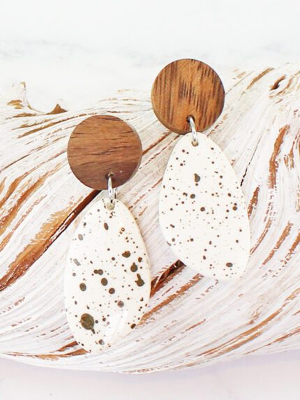 JP1020GY TWO PART WOOD & SPECKLED RESIN EARRING
