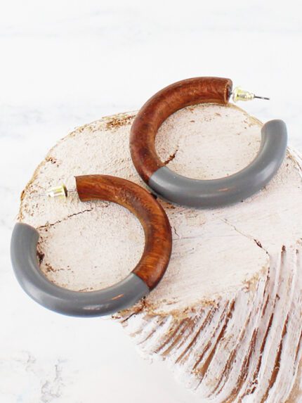 JP1022GY HALF RESIN & HALF WOOD HOOP EARRING -GREY