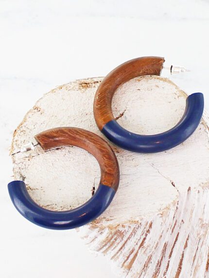 JP1022NV HALF RESIN & HALF WOOD RESIN HOOP EARRING - NAVY