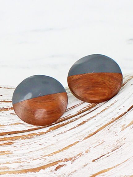 JP1110GY WOOD & RESIN DISC STUD EARRINGS