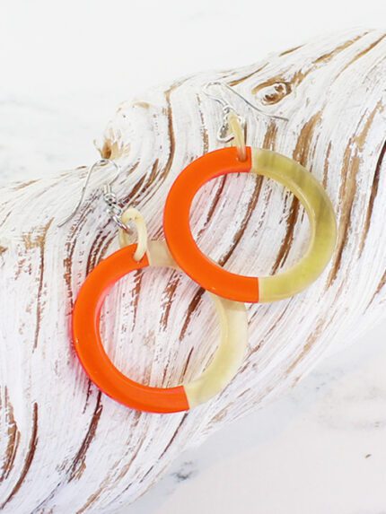 RA1010OR RESIN & HORN HOOP EARRING